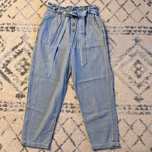 AMERICAN EAGLE PAPER BAG WAIST JEANS STRAIGHT LEG LIGHT WASH SIZE MEDIUM (8/10)